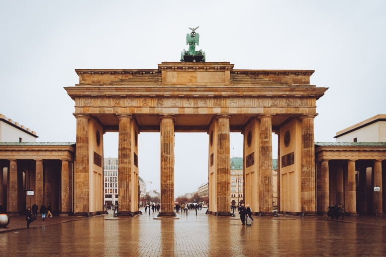 Berlin: Scavenger Hunt and City Tour