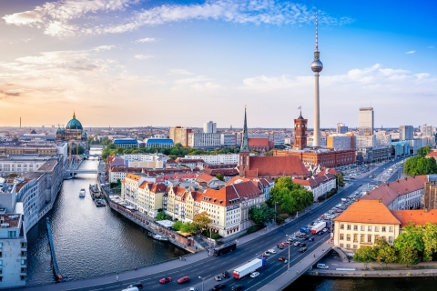 Berlin: Scavenger Hunt and City Tour