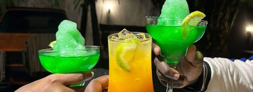 Vie nocturne à Accra : tournée des bars VIP, bonne ambiance et cocktails gratuits