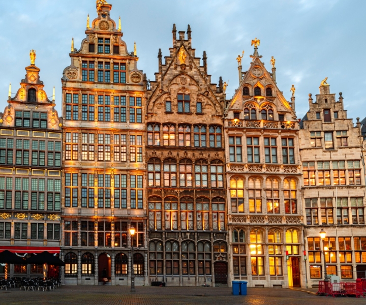 Antwerp: Highlights Self-Guided Scavenger Hunt and City Tour