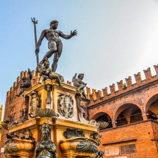 Bologna: Highlights Self-Guided Scavenger Hunt and City Tour
