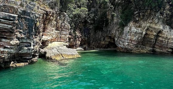 Saranda: Boat Tour to Hidden Beaches & Caves with a Drink