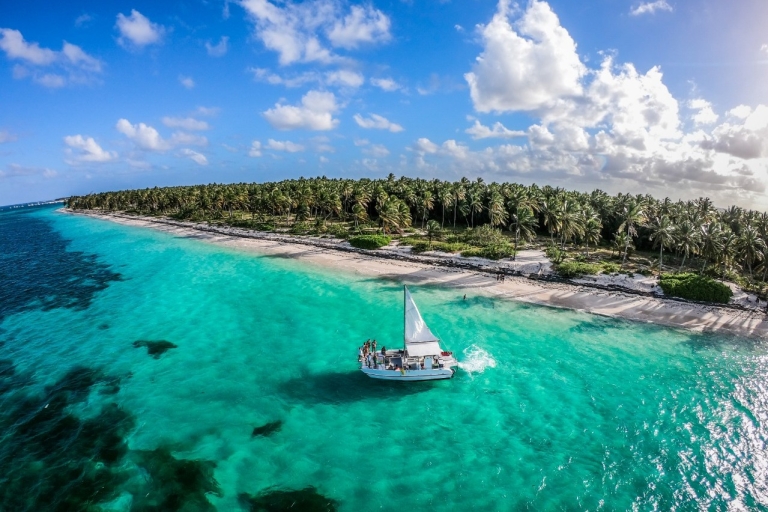 Punta Cana: grupowa wycieczka katamaranem z napojami i przekąskami