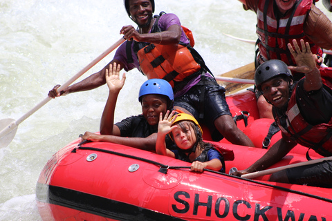 Fleuve Zambèze : rafting en eaux vives adapté aux enfantsDepuis les chutes Victoria : rafting en eau vive adapté aux enfants