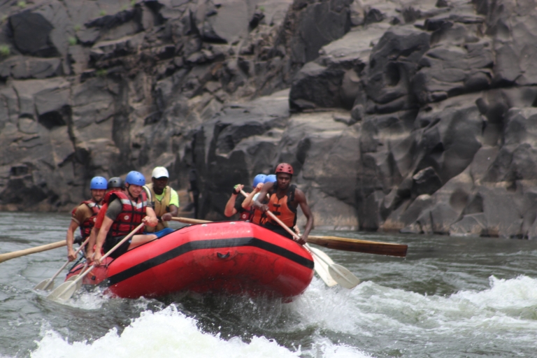 Depuis Victoria Falls : rafting en eau vive sur le ZambèzeRafting en haute saison : prise en charge côté Zimbabwe