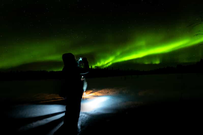 Levi: Northern Lights Evening Van Tour grillauksella | GetYourGuide