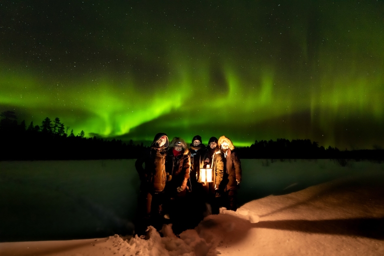 Levi: Northern Lights Evening Van Tour with Barbecue