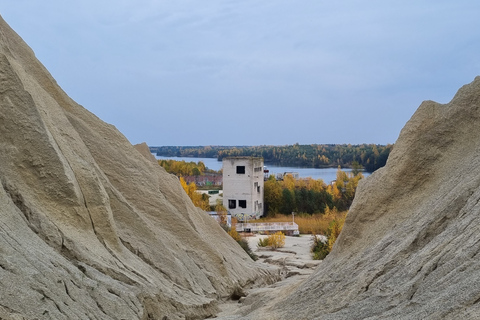 Tallinn: Excursão de um dia às falésias costeiras e à pedreira submersa de RummuTallinn: Passeio de um dia pelos penhascos costeiros e pela pedreira submersa de Rummu