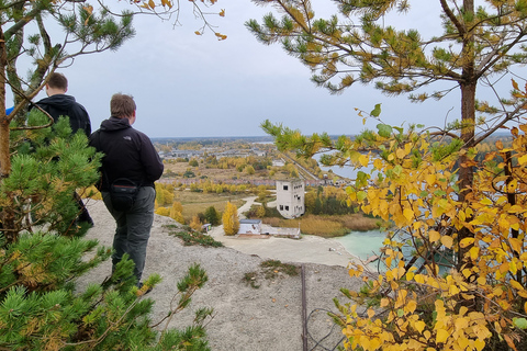 Tallinn: Excursão de um dia às falésias costeiras e à pedreira submersa de RummuTallinn: Passeio de um dia pelos penhascos costeiros e pela pedreira submersa de Rummu