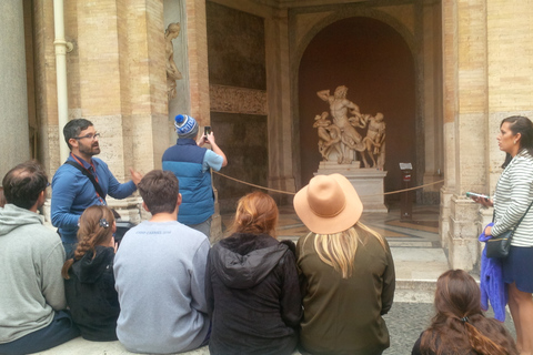 Museos Vaticanos: Visita a la Capilla Sixtina y San PedroTour en grupo reducido de los Museos Vaticanos - Primera entrada 8:00 AM