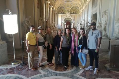 Museos Vaticanos: Visita a la Capilla Sixtina y San PedroTour en grupo reducido de los Museos Vaticanos - Primera entrada 8:00 AM