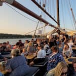 Crociera serale con musica rock dal vivo nel fiordo di Oslo con buffet di gamberetti