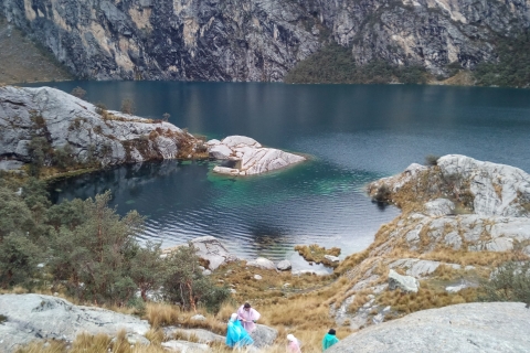 Ab Huaraz: Private Wanderung zur Laguna Churup mit Lunchpaket
