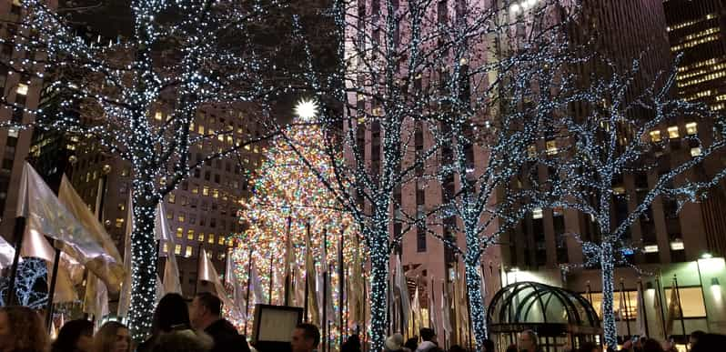 New York City: Holiday Lights Extravaganza Walking Tour | GetYourGuide