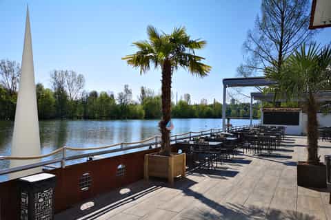 Stuttgart: Riverhouse Restaurant Lunch or Dinner Experience