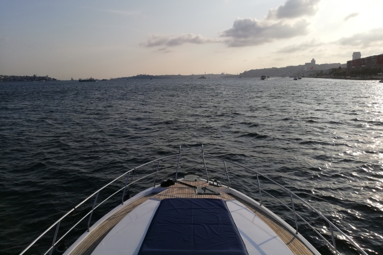 Istanbul : balade en yacht privé sur le BosphoreBalade en yacht privé sur le Bosphore