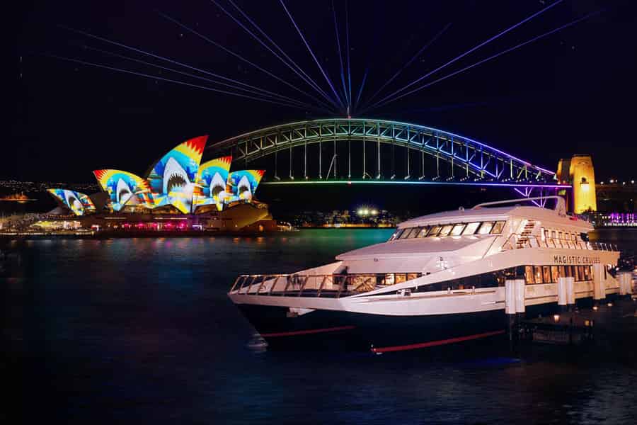 Sydney: Vivid-Sydney-Festival: Sightseeing-Bootstour. Foto: GetYourGuide Sydney: Vivid-Sydney-Festival: Sightseeing-Bootstour. Foto: GetYourGuide