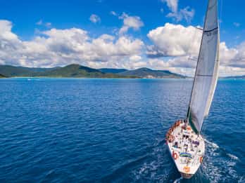 Airlie Beach: 2-Nächte-Whitsundays Segeltörn mit Mahlzeiten