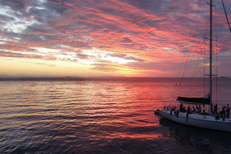 Airlie Beach: Great Barrier Reef 2-Day, 2-Night Sailing Tour