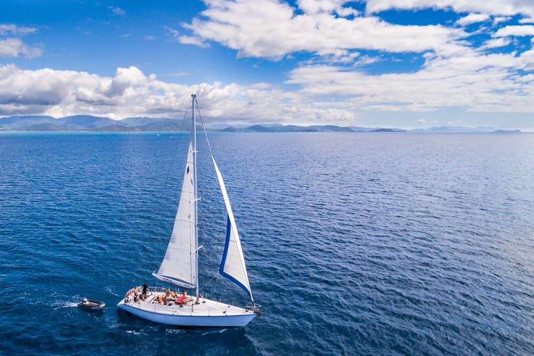 Airlie Beach: Great Barrier Reef 2-Day, 2-Night Sailing Tour