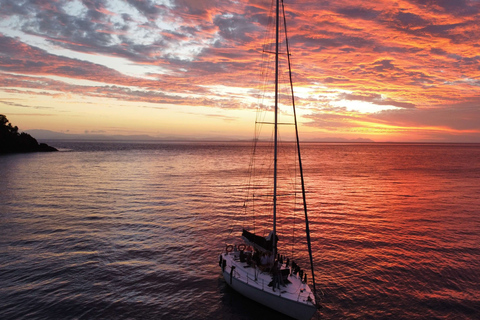 Airlie Beach: Great Barrier Reef 2-Day, 2-Night Sailing Tour