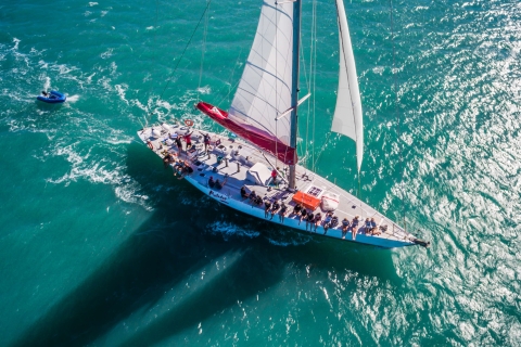 Airlie Beach: Whitsundays 2 Day, 1 Night Sailing Experience Standard Option
