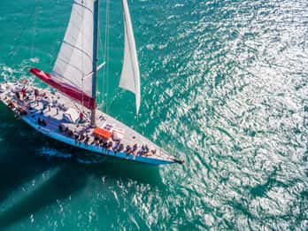 Airlie Beach: Whitsunday Islands 2-Tages-Segeltour
