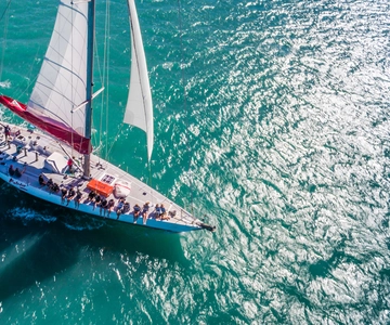Airlie Beach: Excursão de barco de 2 dias às Ilhas Whitsunday