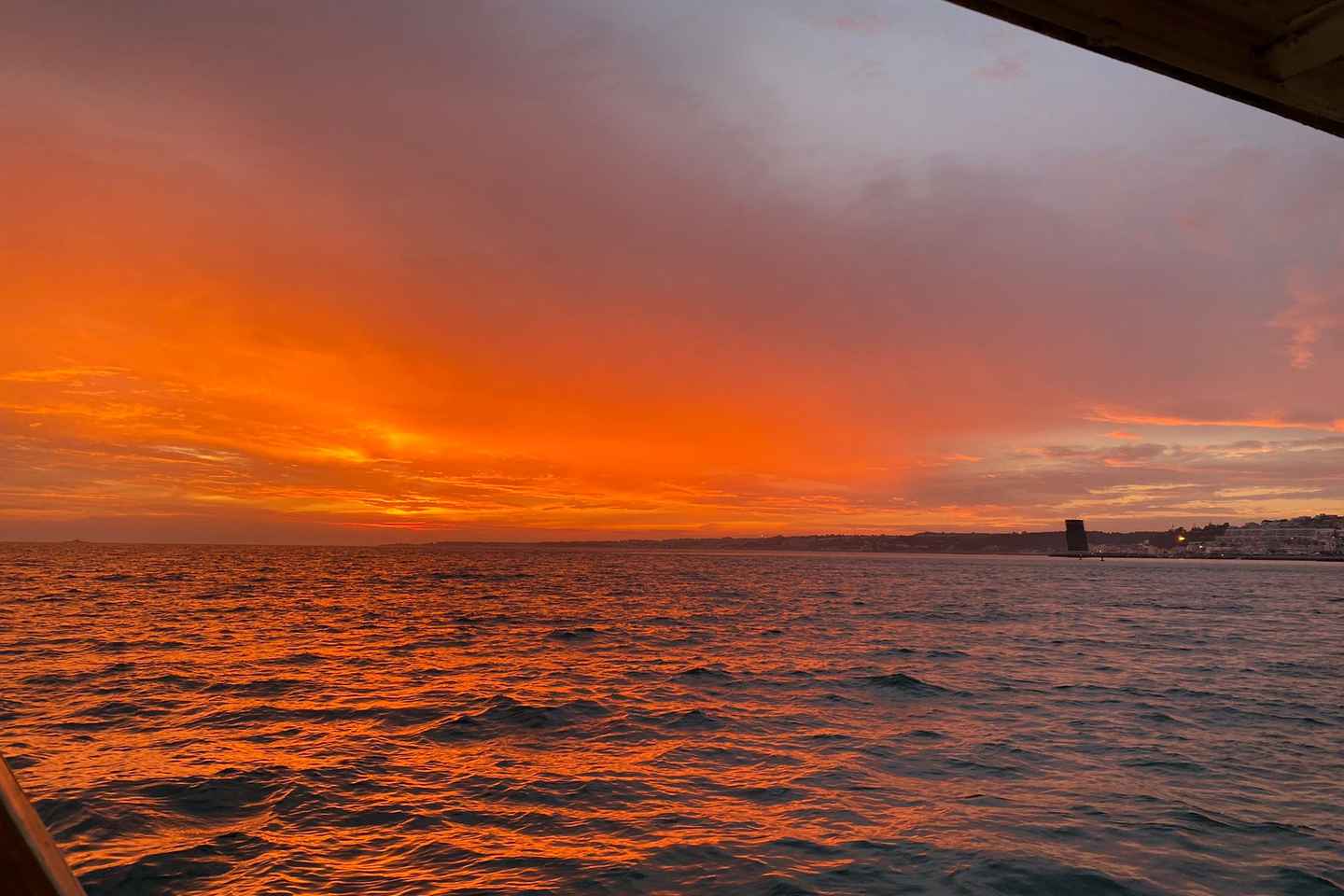 Lisbon: Sunset Sailing Boat Tour with Drinks