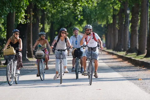 Lucca: 3-Hour Bikes & Bites Foodie Adventure like a Local