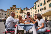 Sapori di Lucca Food Tour con guida locale - Hizvo