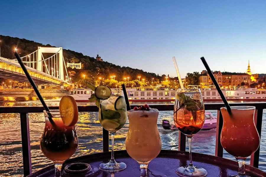 Budapest: Donau-Cocktailfahrt bei Sonnenuntergang