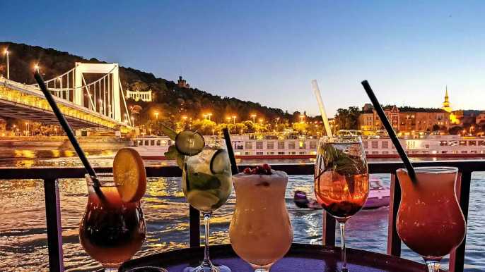 Budapest: Danube Sunset Cocktail Cruise