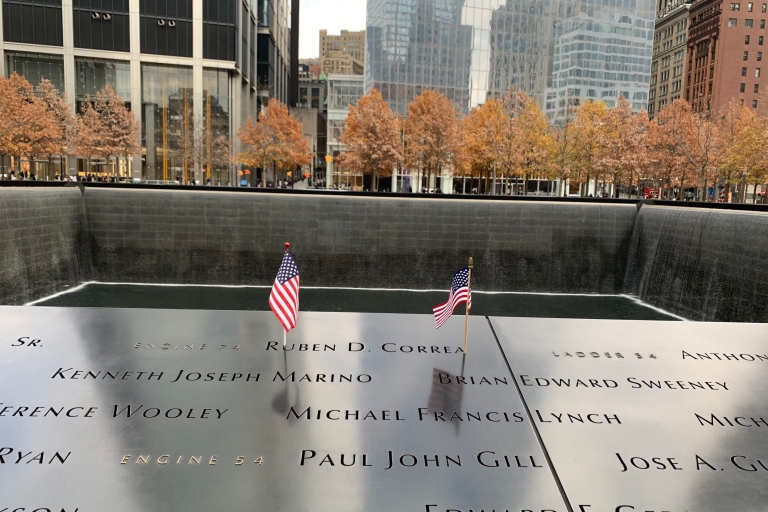 NYC: Miejsce pamięci 11 września i piesza wycieczka po dzielnicy finansowej9/11 Memorial and Financial District Walking Tour – angielski