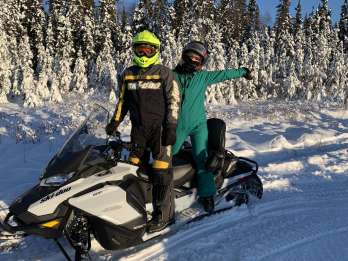 Fairbanks: Schneemobiltour mit Ausrüstung, Snacks und Getränken
