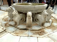 Granada、Alhambra、Nasrid Palacesは、チケット付きのツアーをガイドしました - Housity