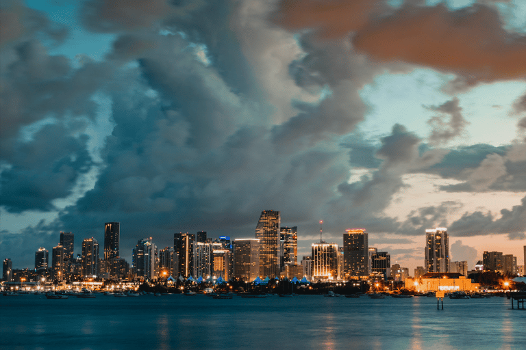 Miami: Romantic Private Airplane Tour with Champagne