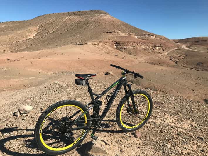 Da Marrakech: tour in bici della montagna dell'Atlante e del villaggio  berbero | GetYourGuide
