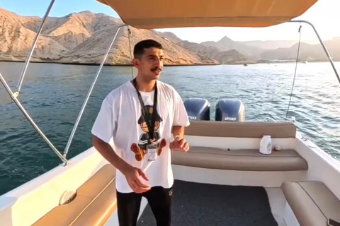 Muscat: Qantab Boat Trip with Dolphin Watching & Snorkeling