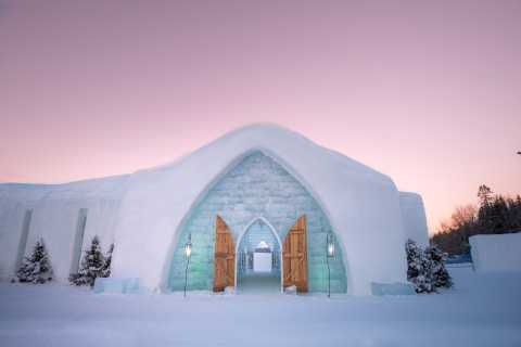 Quebec: Eintrittskarte für das Eishotel mit Transport