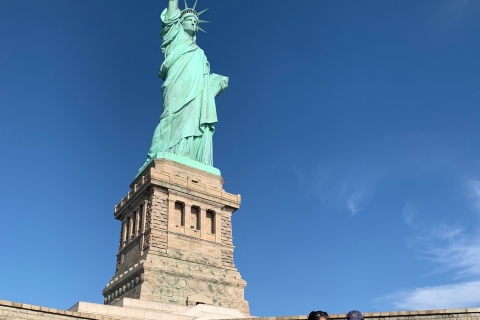 New York: Freiheitsstatue Private Tour für FamilienPrivate Tour zur Freiheitsstatue für Familien - Französisch