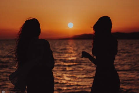 Nikiti: Prywatny rejs katamaranem o zachodzie słońca z napojami