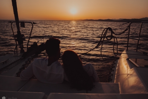 Nikiti : croisière privée en catamaran au coucher du soleil avec boissons