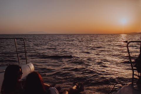 Nikiti: cruzeiro privado de catamarã ao pôr do sol com bebidas