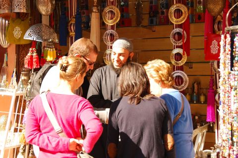 Marrakech: recorrido a pie por los zocos y los Foundouk con té marroquí