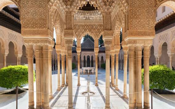 Ab Cordoba: Tagesausflug nach Granada mit geführter Alhambra-Tour