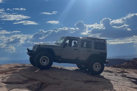 Excursión en jeep por MoabExcursión en jeep por Moab al atardecer