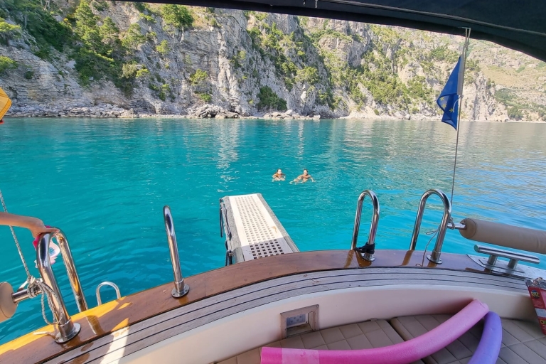 Sorrent: Sightseeing-Bootsausflug nach CapriSorrento: Sightseeing-Bootsausflug nach Capri mit Mittagessen