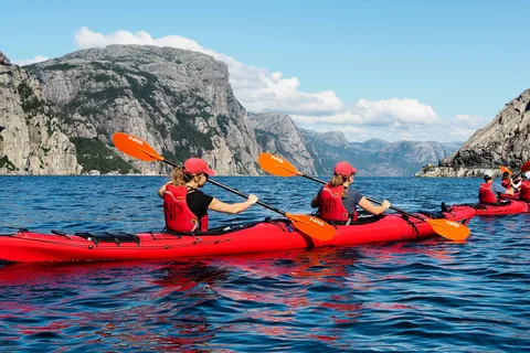 Stavanger: Geführtes Kajakfahren im Lysefjord