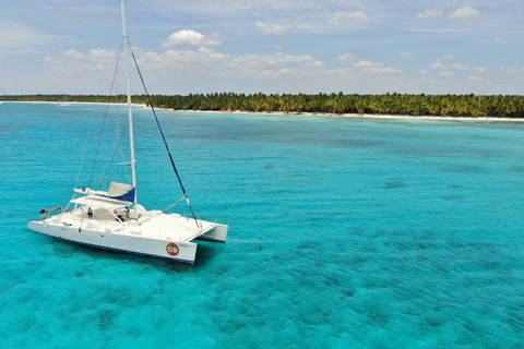 Von Punta Cana aus: Katamaran-Tagesausflug zur Insel Catalina